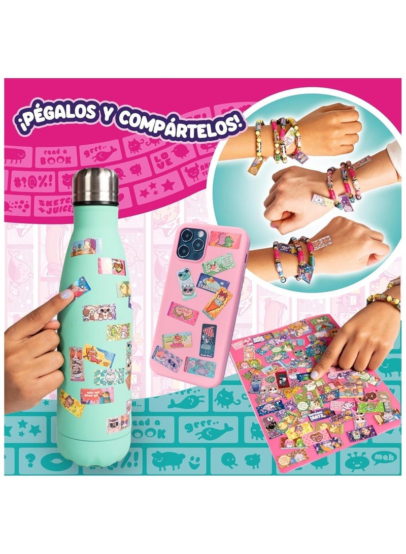 لعبة سوار ملصقات قابلة للارتداء والمشاركة | 70 ملصقًا صغيرًا متضمنًا | لفافتان لاصقتان من Mystery Reveal | تشكيلة متنوعة | أكثر من 1000 تصميم ملصق لاكتشافها وجمعها! ملصقات أساور يد للبنات، هدية مفاجئة، صناعة يدوية إبداعية، لفافة أساور، أساور لاصقة، إكسسوارات مجوهرات، لفافة ملصقات مفاجئة، لفائف أساور خرز، ملصقات صندوق مخفي قابلة للتمزيق، ألعاب إبداعية - Image 4