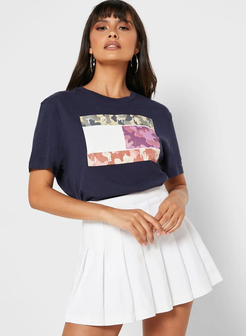 TOMMY JEANS Logo Graphic T-Shirt