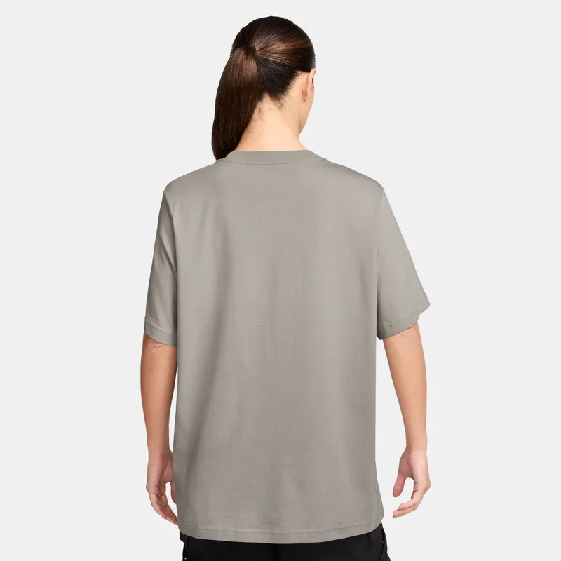 Nike Women's Sportswear Essential T-Shirt