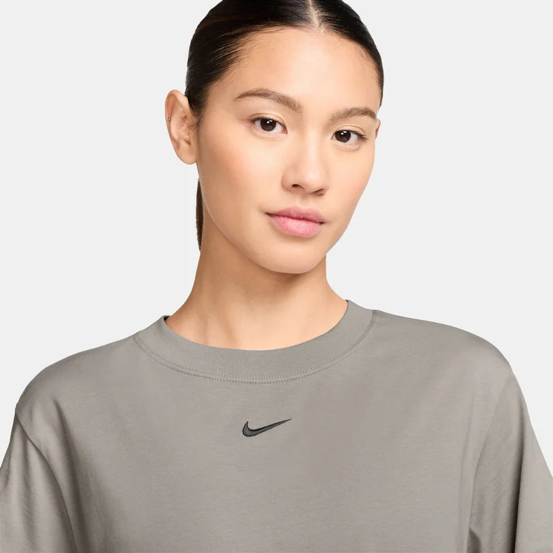 Nike Black Women's Sportswear Essential T-Shirt for Women | Best Price UAE