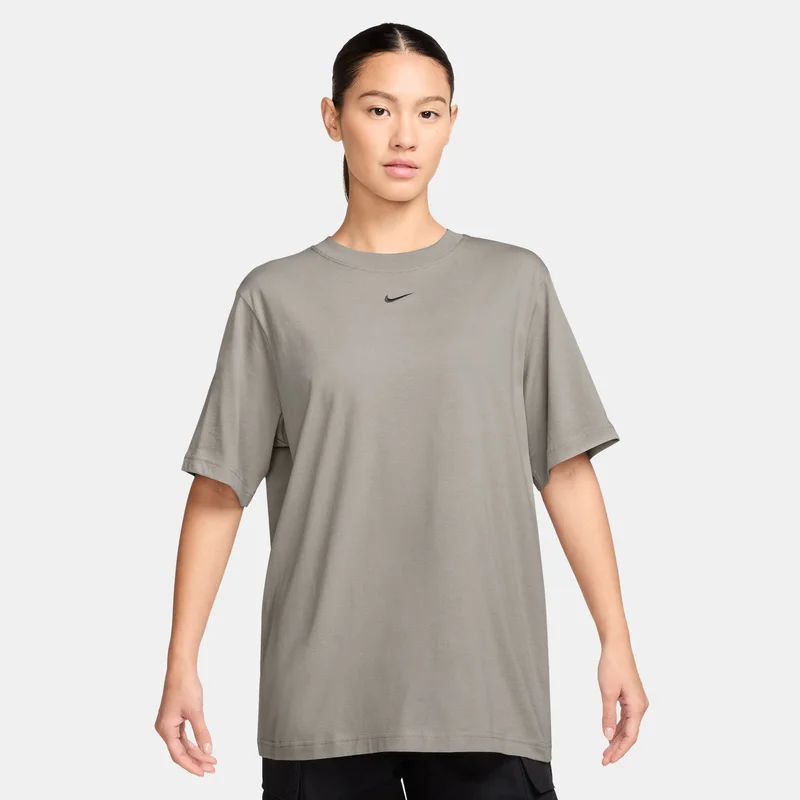 Nike Women's Sportswear Essential T-Shirt