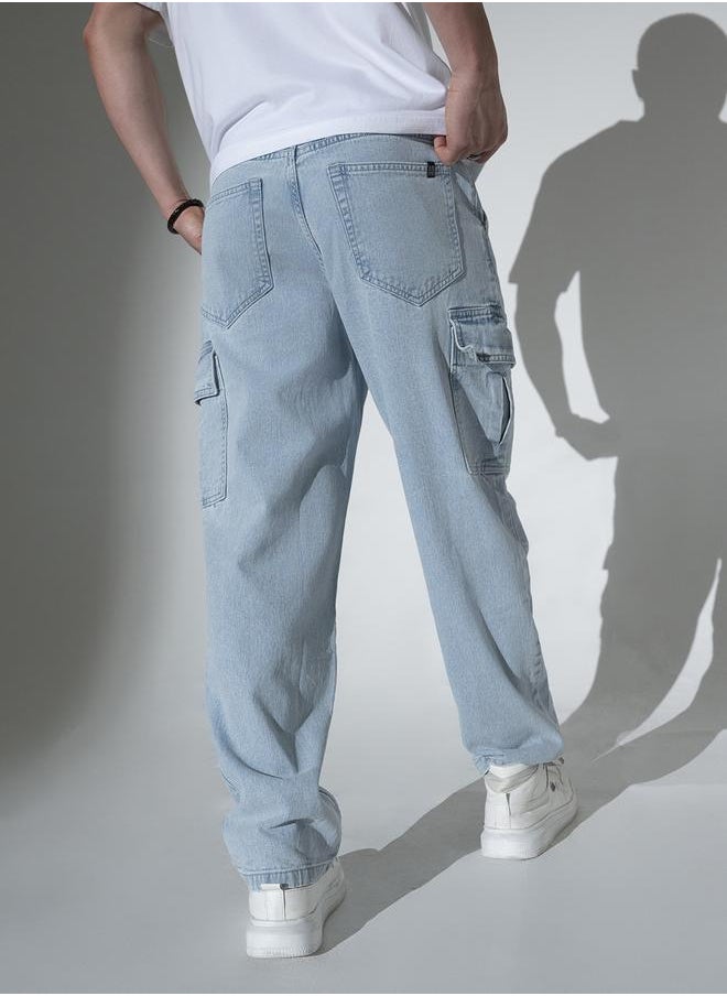 Hubberholme Light Blue Relaxed Fit Jeans Solid design crafted from 100% Cotton with Button closure.  - Image 3