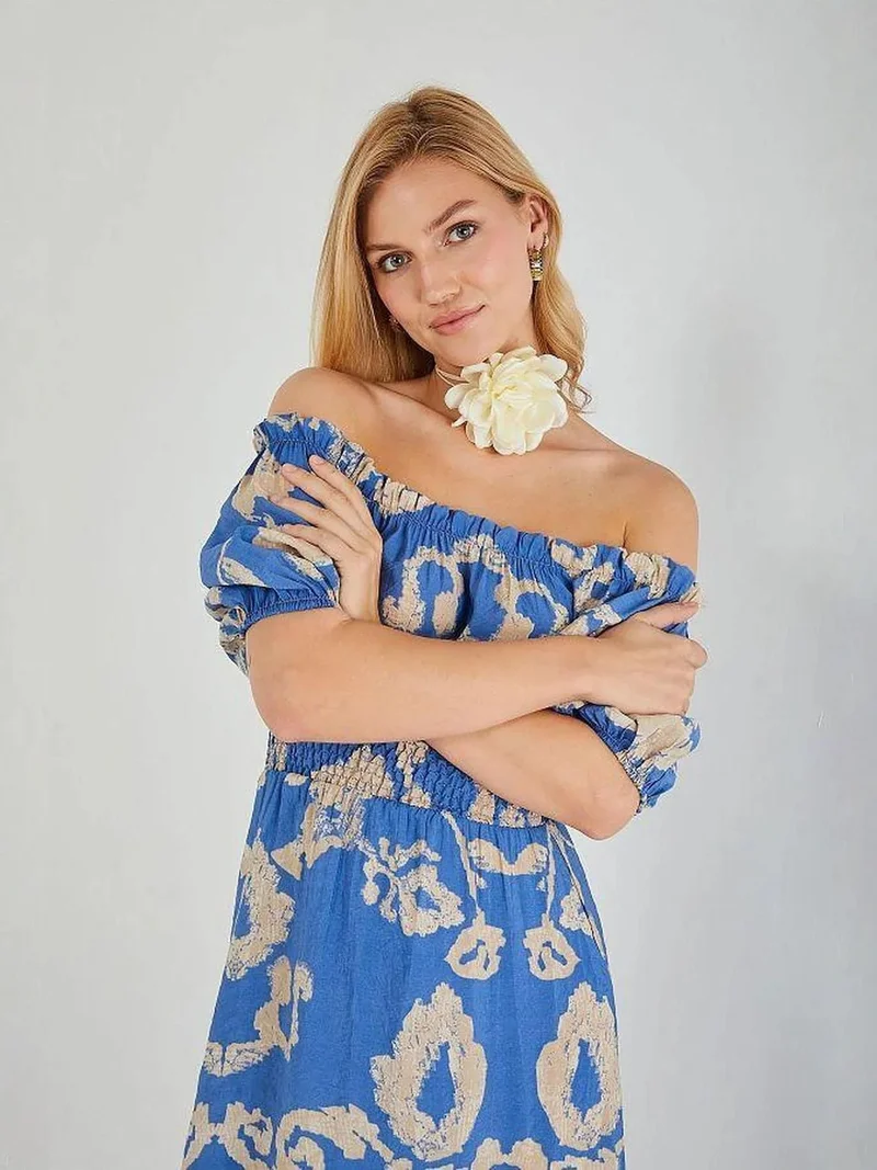 ميكسراي فستان ميدي مكشكش بكتف مكشوف وطبعات زهور ورباط