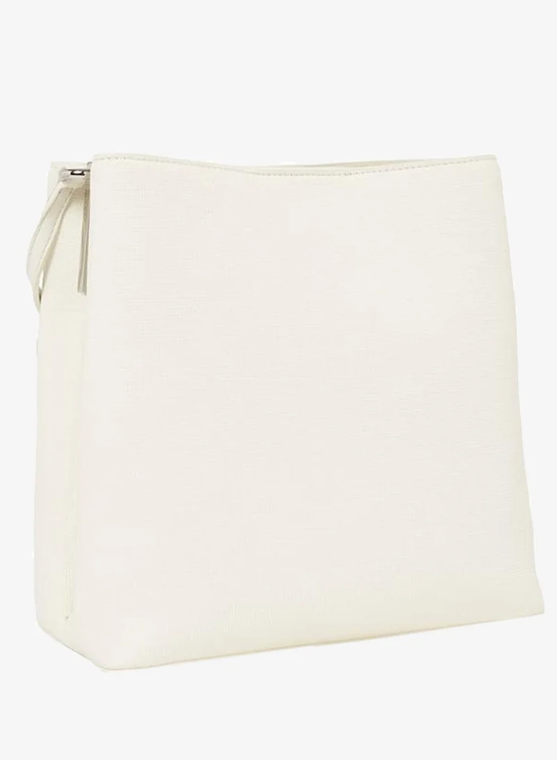 كالفن كلاين حقيبة دلو