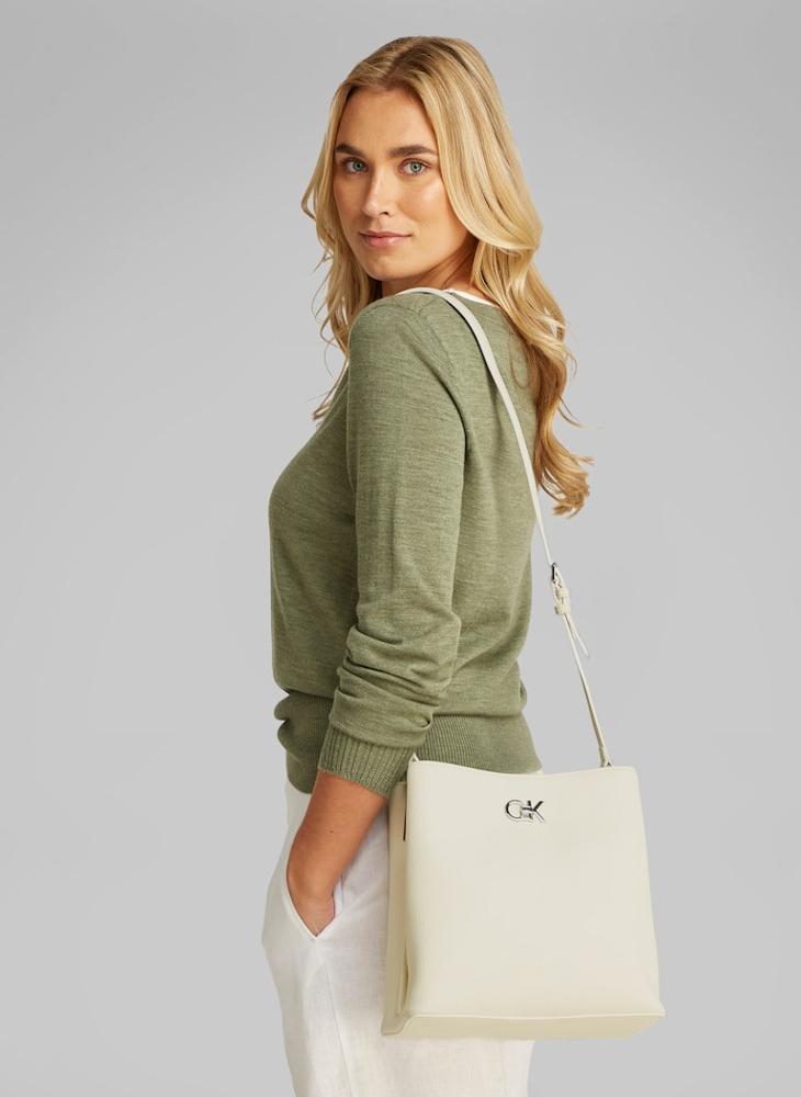 CALVIN KLEIN BUCKET BAG  - Image 5