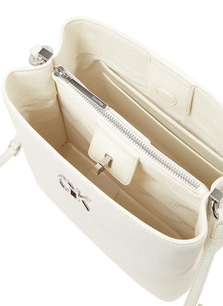 CALVIN KLEIN BUCKET BAG  - Image 4