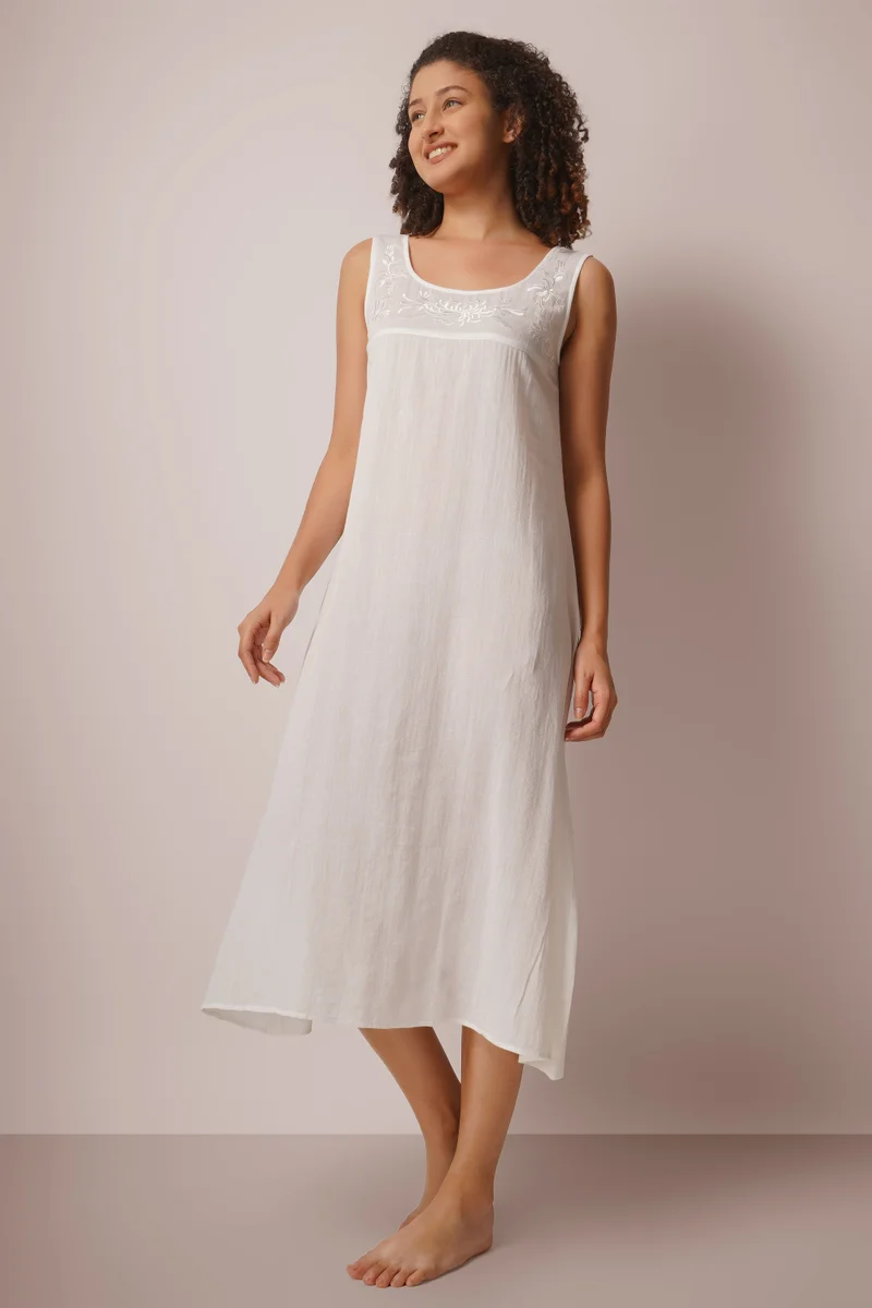 افتر دارك سامانثا، قميص نوم و روب مطرز