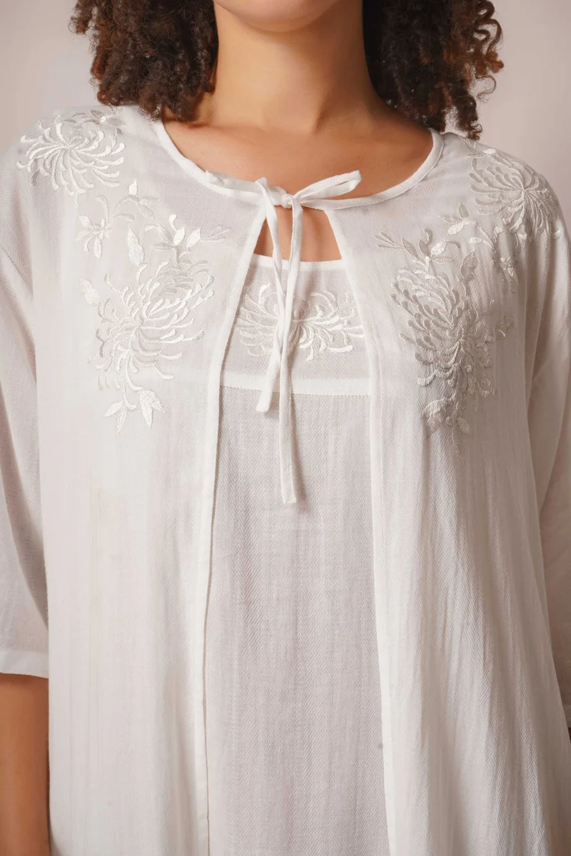 افتر دارك سامانثا، قميص نوم و روب مطرز