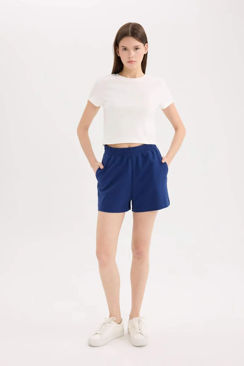 ديفاكتو Regular Hem Shorts