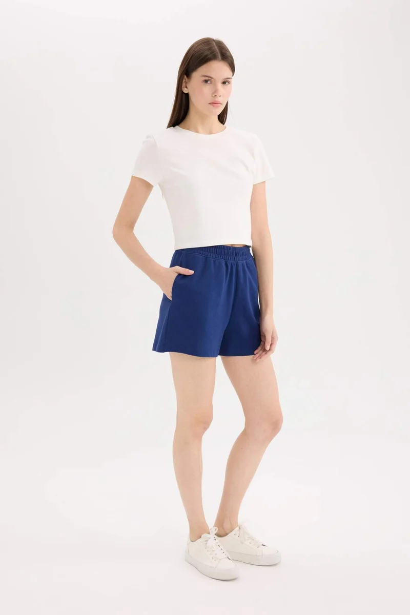 ديفاكتو Regular Hem Shorts