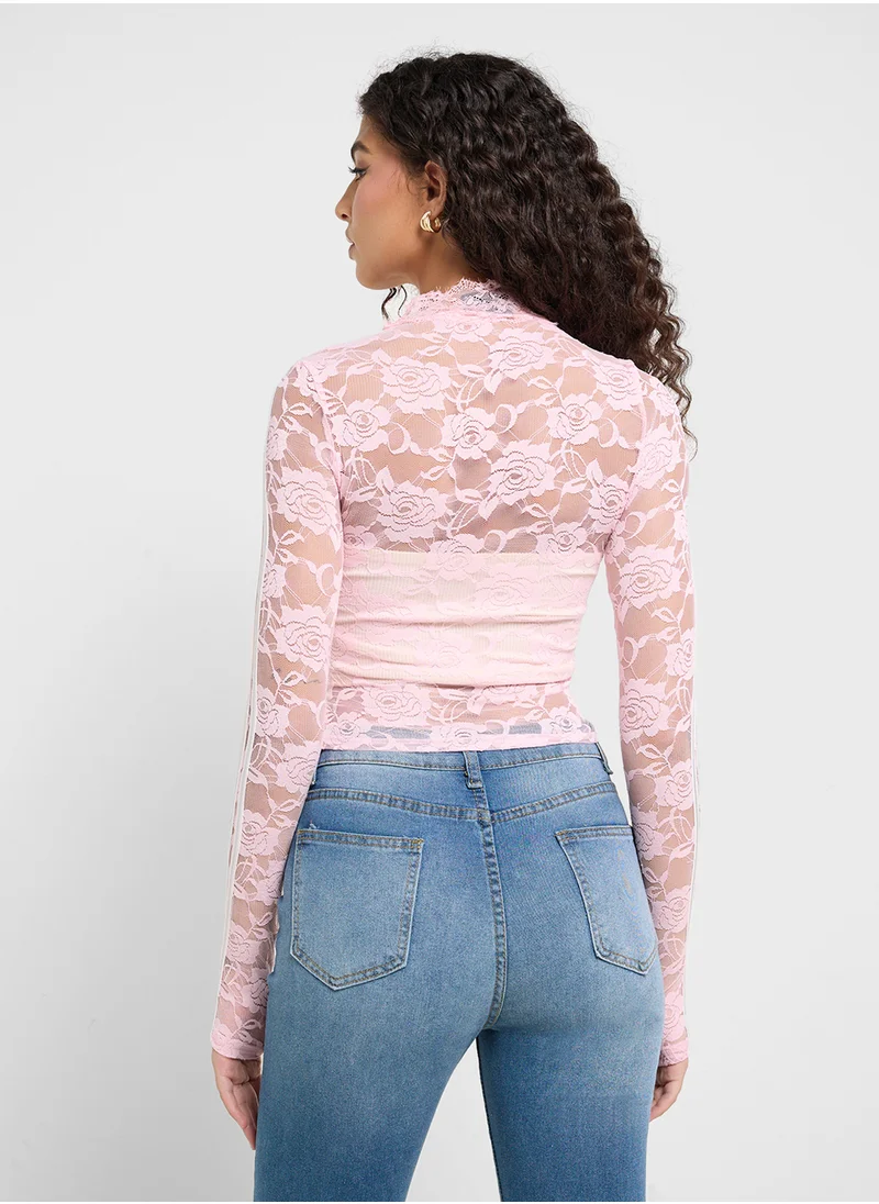 جينجر Lace Detail Varsity Style Top