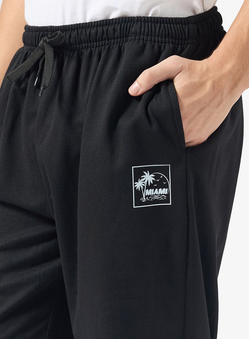 سفنتي فايف بيسيكس بنطلون رياضي مريح بتصميم شعار - Image 4