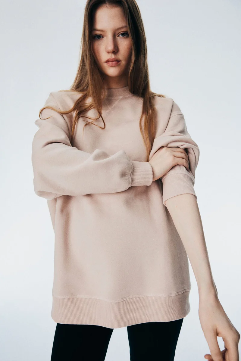 اتش اند ام بلوزة رياضية بقصّة فضفاضة