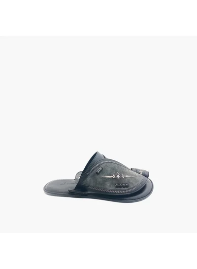 الواحة Men's Embroidered Slip-On Arabic Sandals