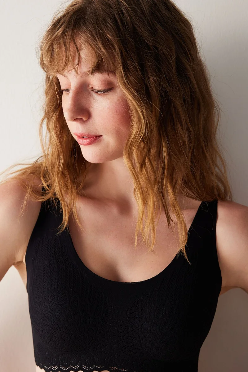 بنتي PENTI No-Show Invisible Lace Detail Seamless Bra