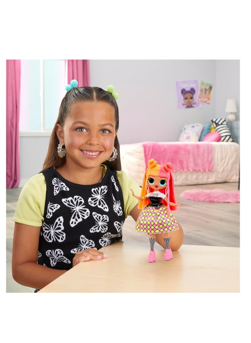 L.O.L. SURPRISE! L.O.L Surprise OMG Neonlicious Fashion Doll  - Image 4
