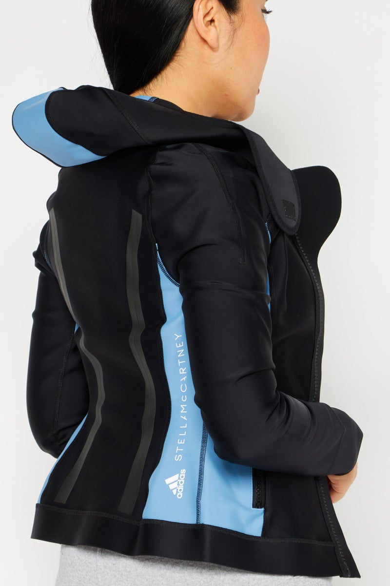 Adidas جاكيت تدريب بغطاء رأس للنساء من أديداس بتصميم ستella مكارتني، أسود - Image 2