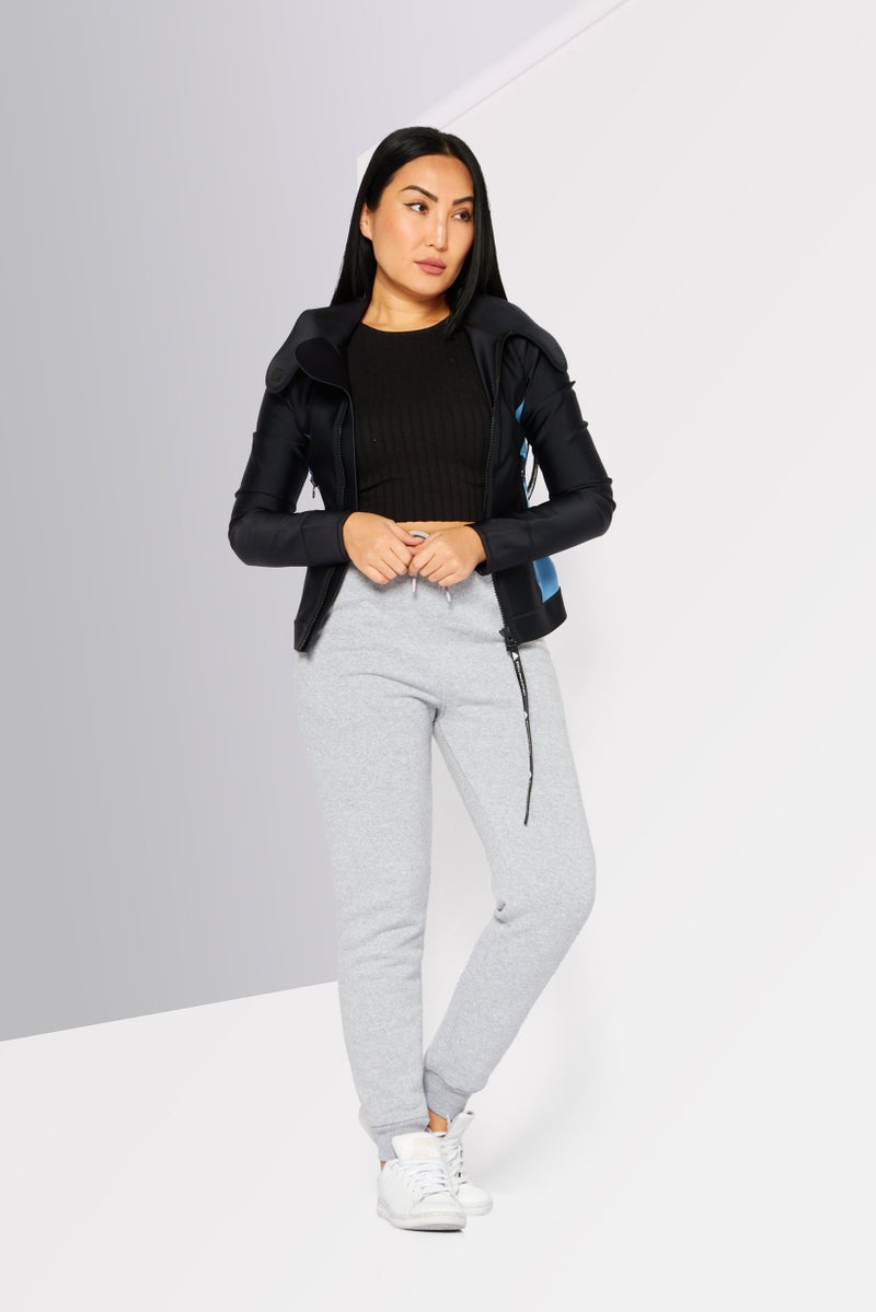 Adidas جاكيت تدريب بغطاء رأس للنساء من أديداس بتصميم ستella مكارتني، أسود - Image 4