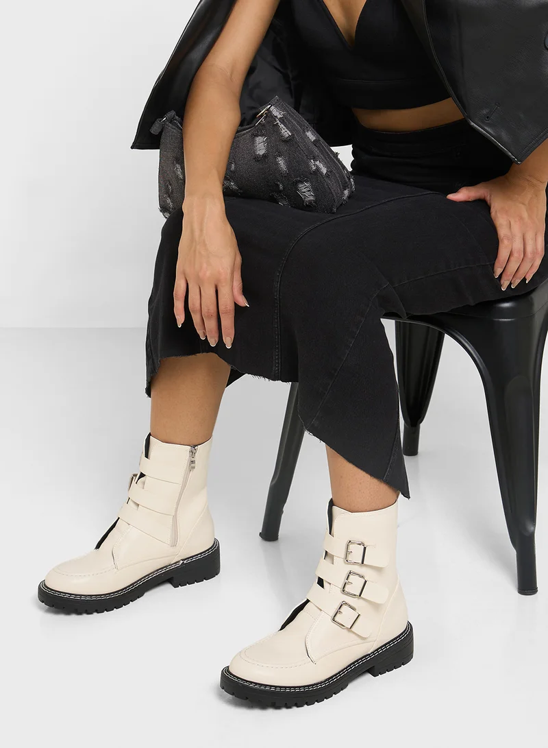 جينجر Buckled Ankle Boots