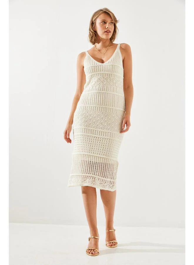 جينجر V Neck Crochet Beach Dress