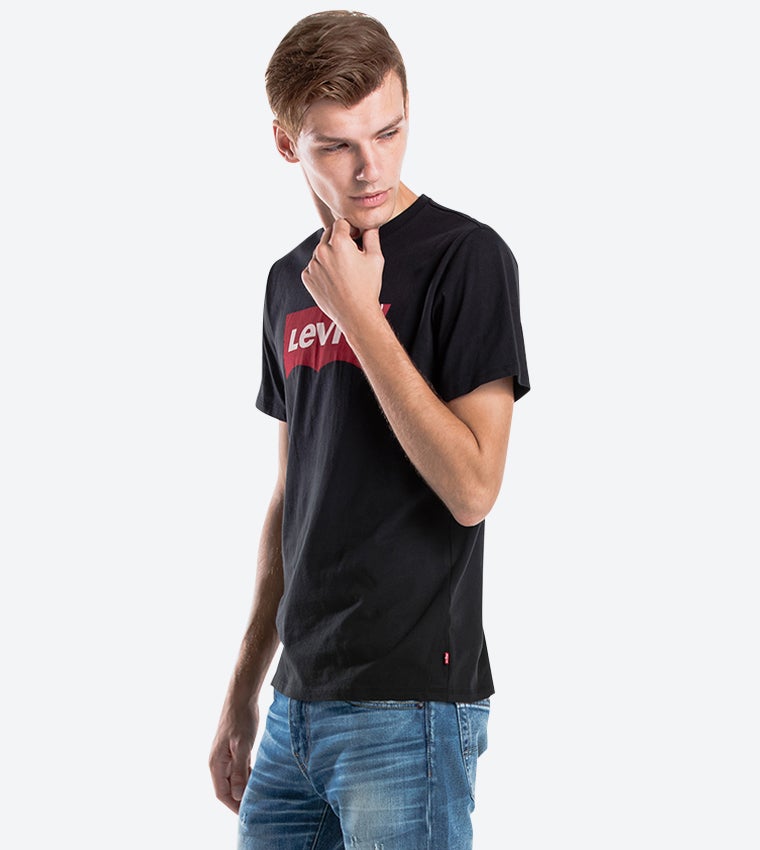 ليفايز تيشيرت كلاسيك بشعار ليفايز