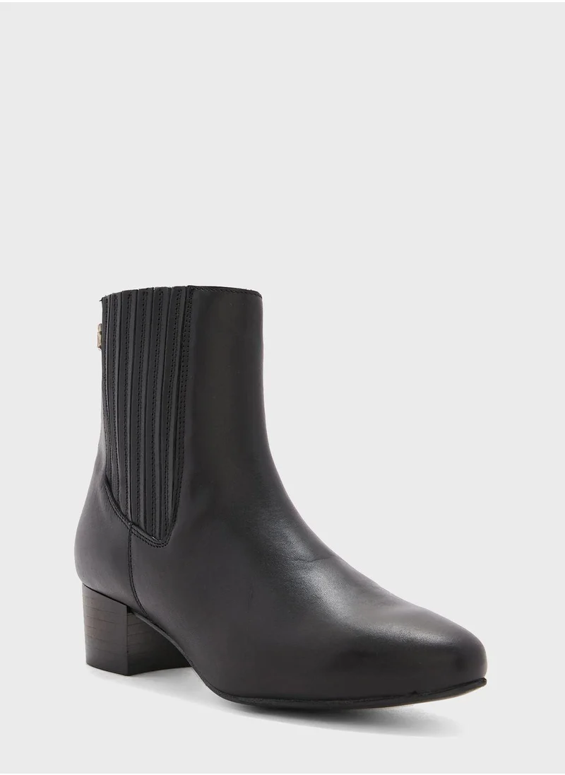 TOMMY HILFIGER Essential Casual Leather Ankle Boots