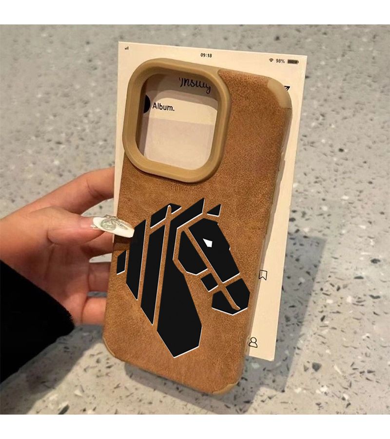 غطاء هاتف من الجلد الصناعي البني لنظام iPhone 16 بتصميم حصان ميكانيكي، غطاء حماية - Image 2