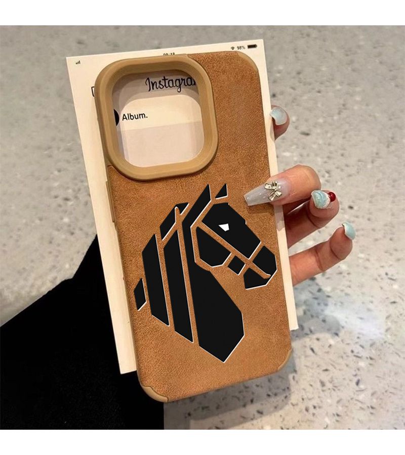 غطاء هاتف من الجلد الصناعي البني لنظام iPhone 16 بتصميم حصان ميكانيكي، غطاء حماية - Image 1