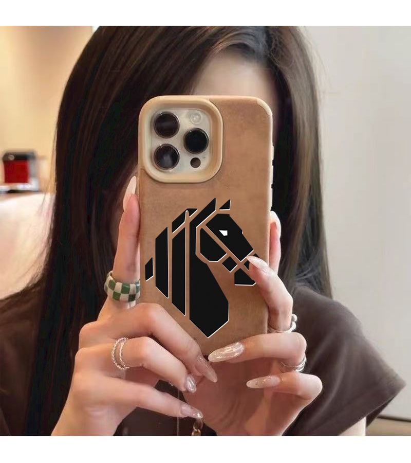 غطاء هاتف من الجلد الصناعي البني لنظام iPhone 16 بتصميم حصان ميكانيكي، غطاء حماية - Image 3