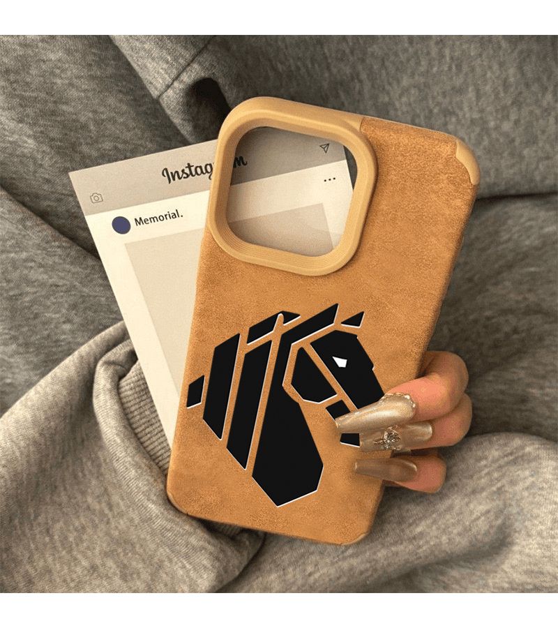 غطاء هاتف من الجلد الصناعي البني لنظام iPhone 16 بتصميم حصان ميكانيكي، غطاء حماية - Image 4