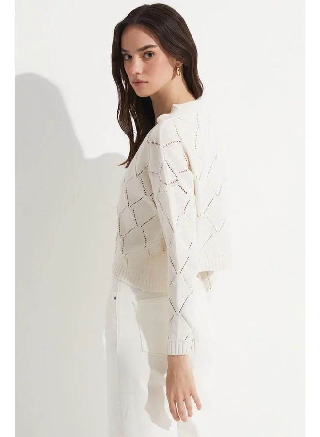 جون June Openwork V-Neck Crop Cardigan Ecru
