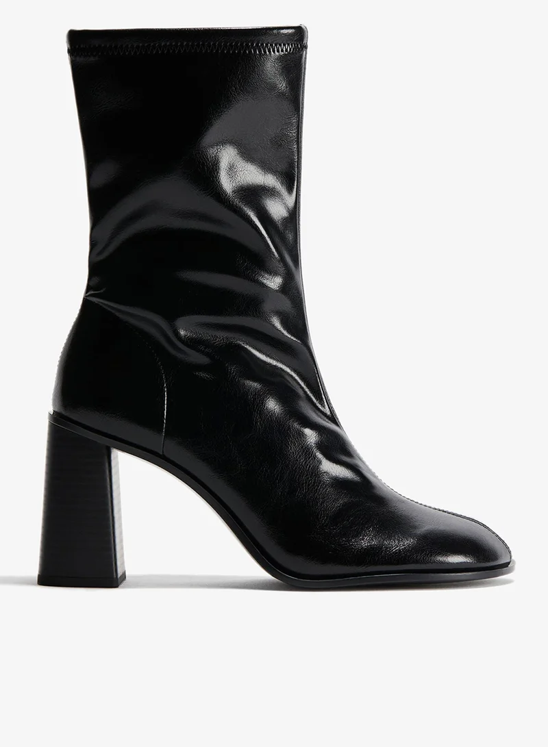 اتش اند ام بووت بطول الكاحل مع كعب سميك