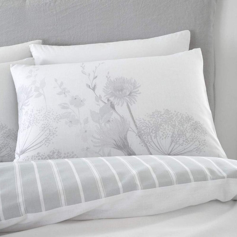 Meadowsweet Floral Reversible Super King Duvet Cover Set with Pillowcases White - Image 3