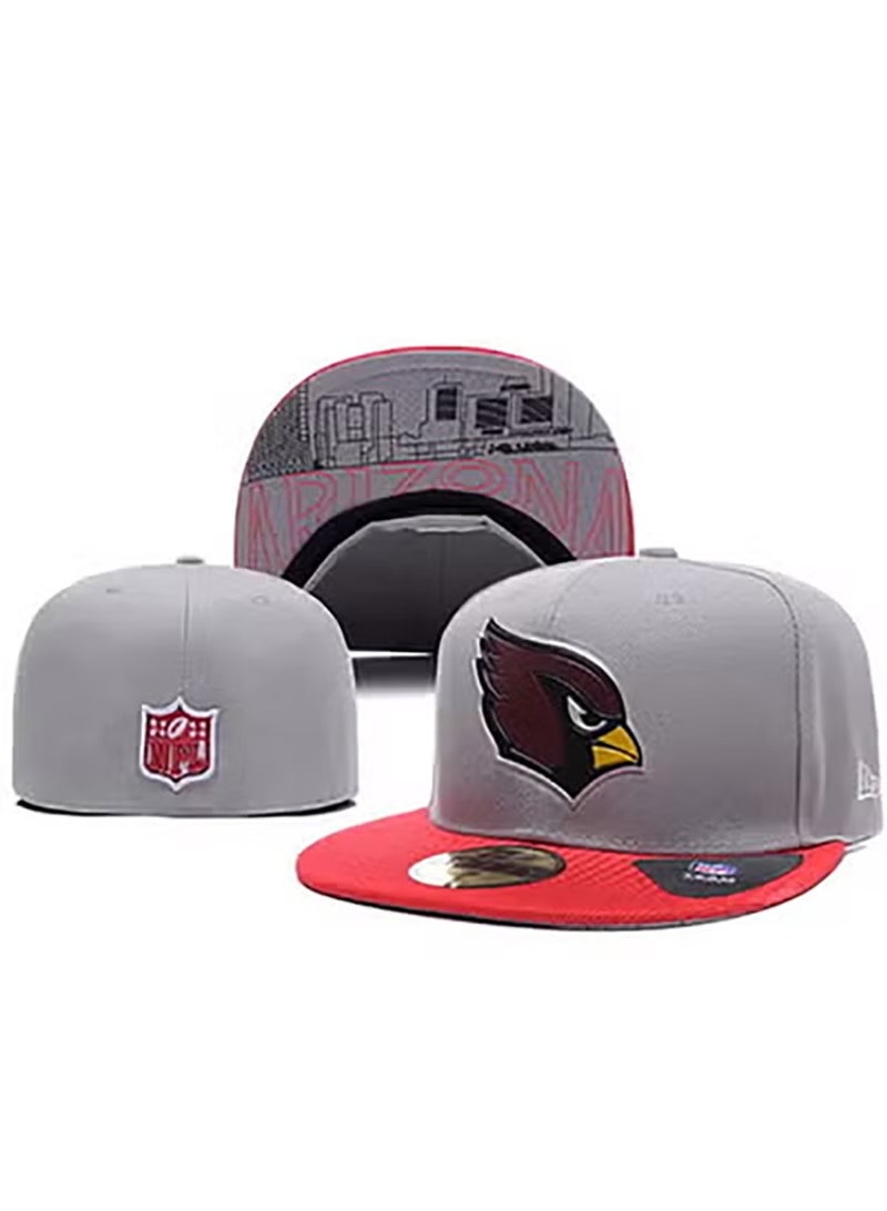 NEW ERA قبعة بيسبول أريزونا كاردينالز، رمادية - تصميم بالألوان الحمراء مع عناصر المدينة، قبعة ذات حافة مسطحة - 64 سم