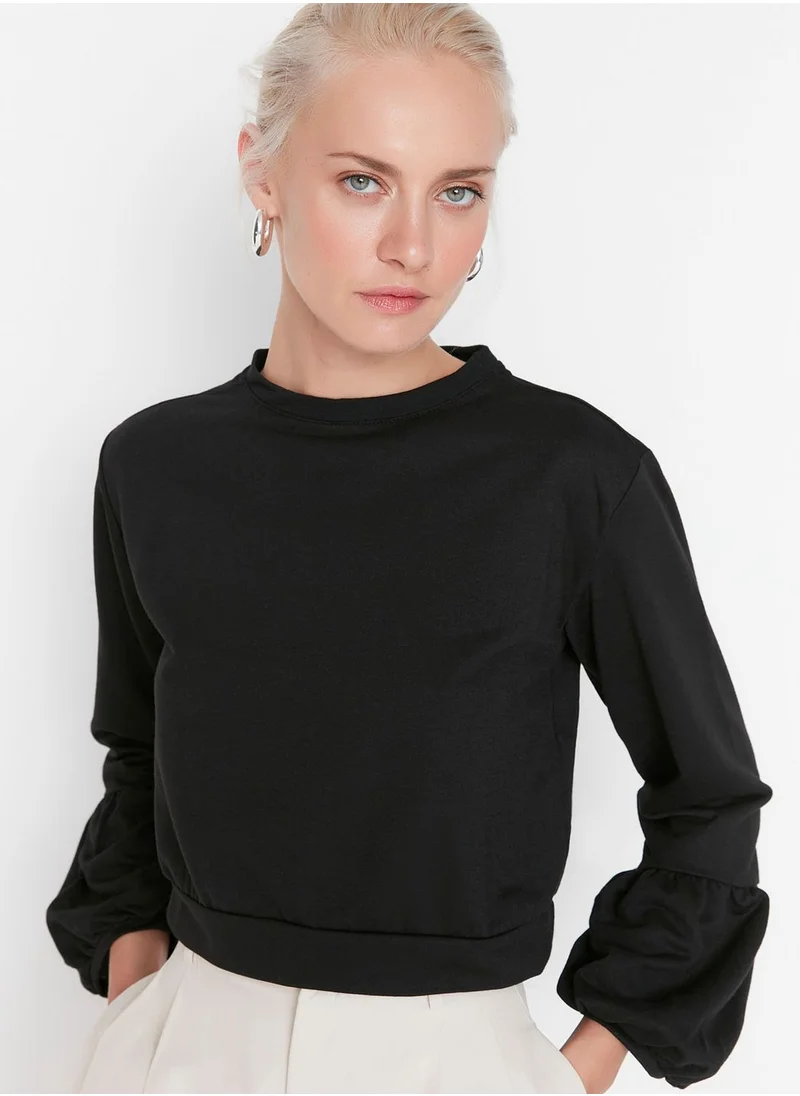 trendyol Round Neck Crop Sweatshirt