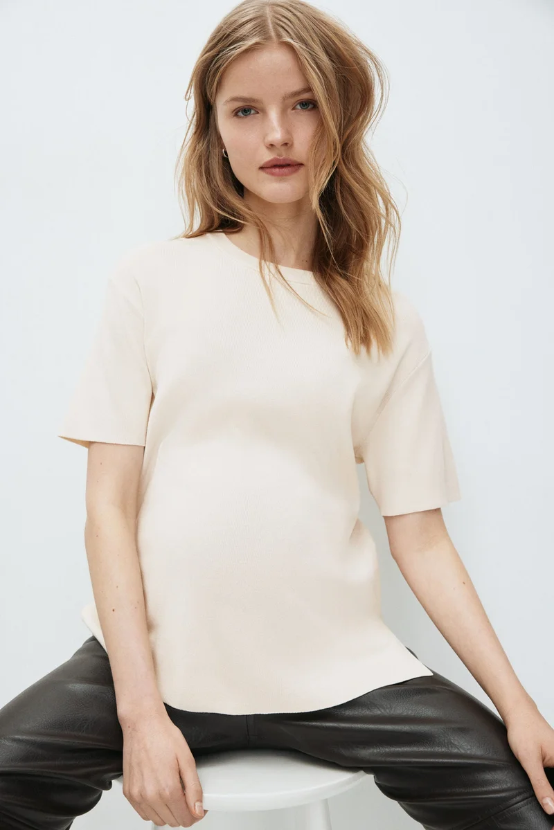 اتش اند ام تي-شيرت محبوك من نسيج فاخر من تشكيلة ماما