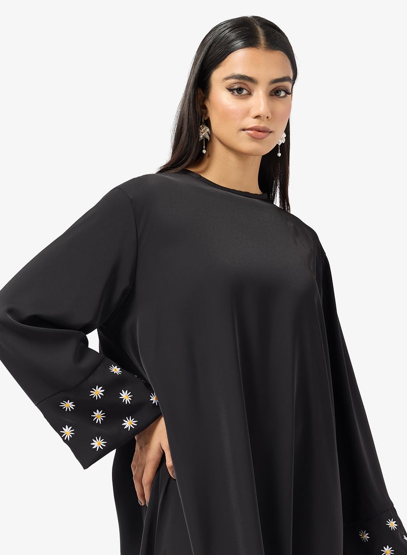 Khizana Abaya With Embroidered Sleeves - Image 3