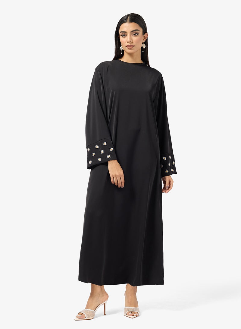 Khizana Abaya With Embroidered Sleeves - Image 4
