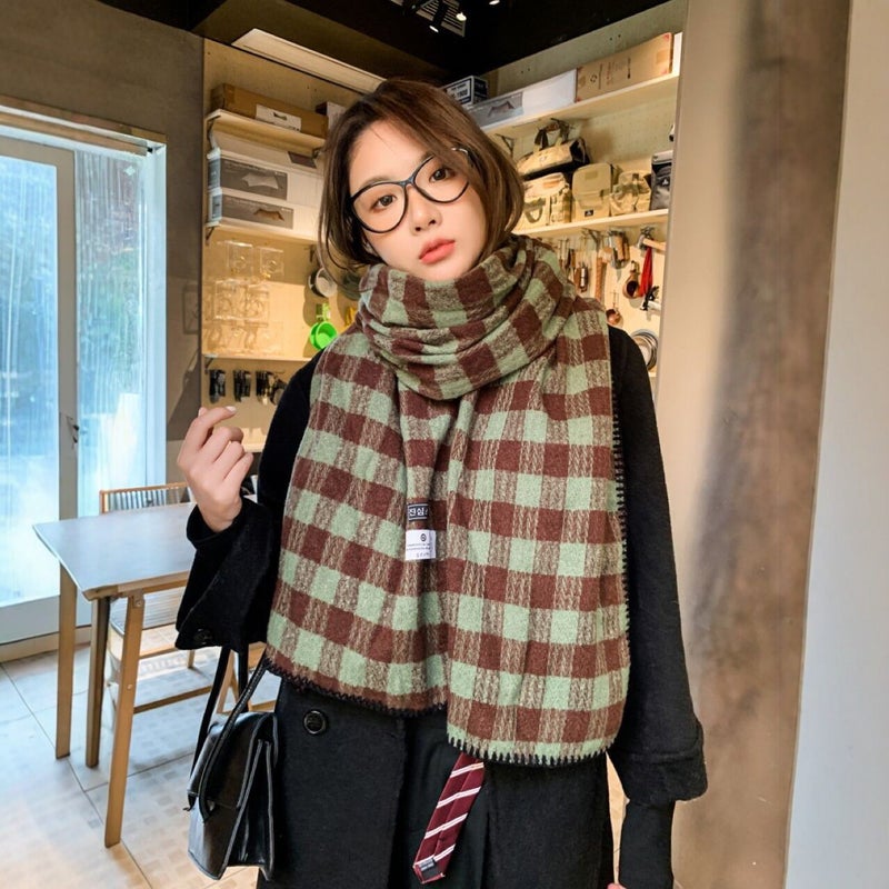 وشاح شتوي دافئ سميك بنقشة كاروهات وحاشية مغلّفة بطابع كوري للجنسين - Image 2