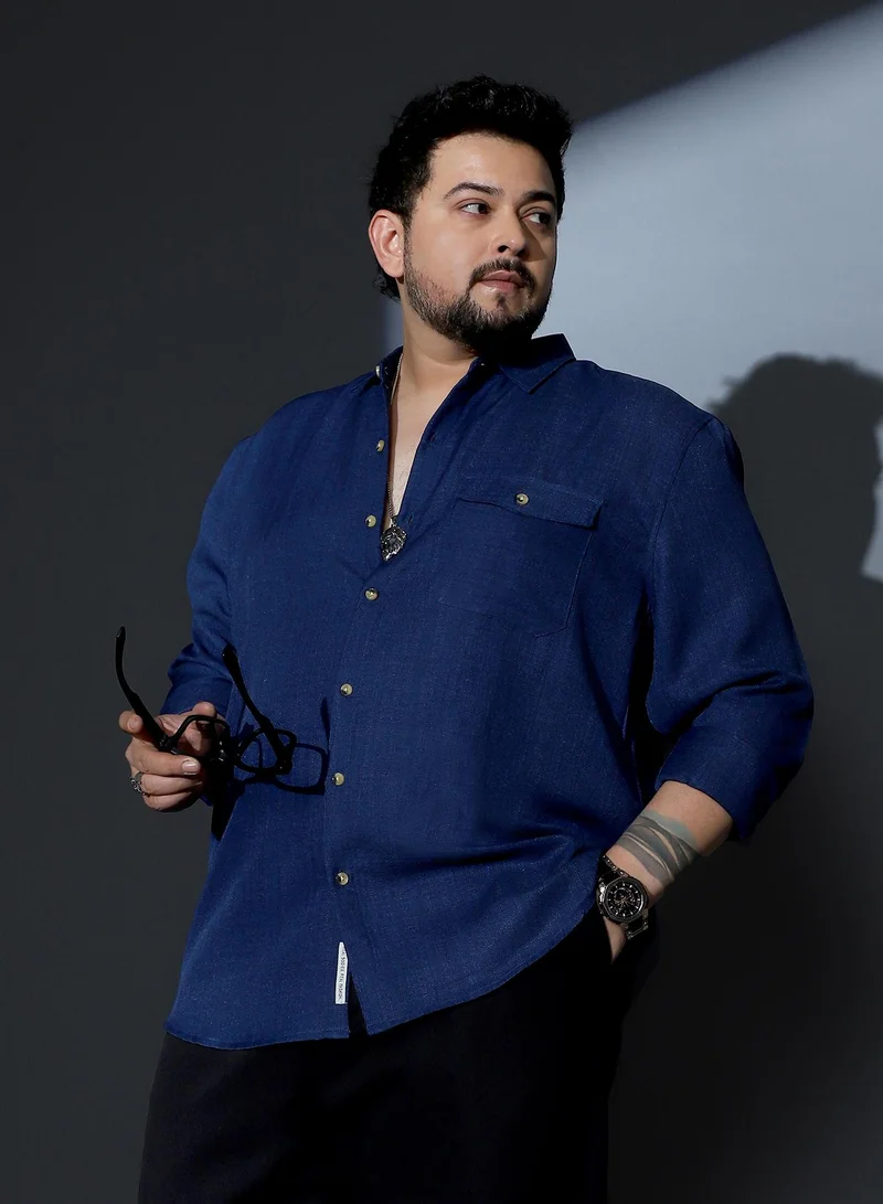 انستافاب بلس قميص رجالي سادة من دوبي بياقة ممتدة وأكمام طويلة بأزرار وحافة منحنية