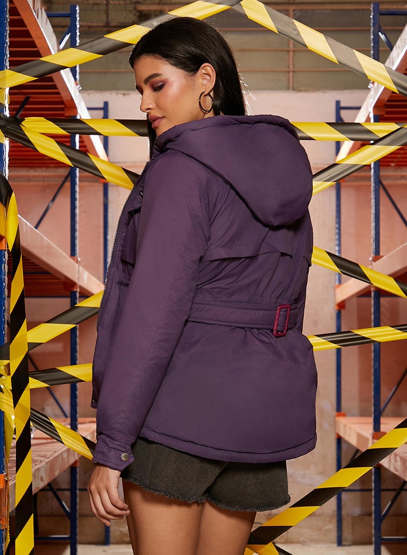 جاكيت منتفخ نسائي بحزام بنفسجي من الأميثيست للاستخدام الكاجوال بياقة بغطاء رأس وأكمام طويلة وإغلاق بأزرار ومقاس مريح للارتداء اليومي