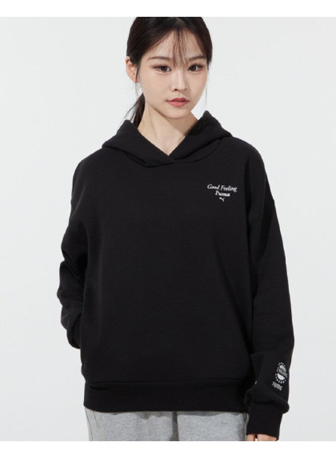 PUMA هودي رياضي بسيط ومتعدد الاستخدامات مزود ببطانة من الفليس ومقاوم للرياح للنساء بأكمام طويلة وقبعة قصيرة - Image 1