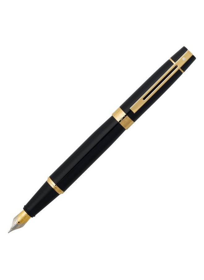 شيفر قلم حبر سائل Sheaffer Gift 300 9325 باللون الأسود اللامع مع حواف ذهبية | سن متوسط | مجموعة هدايا أقلام فاخرة 