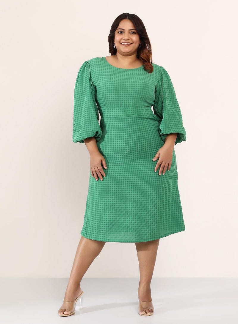 Instafab Plus Women's Jungle Green Open-Back Textured Midi Dress - Image 2