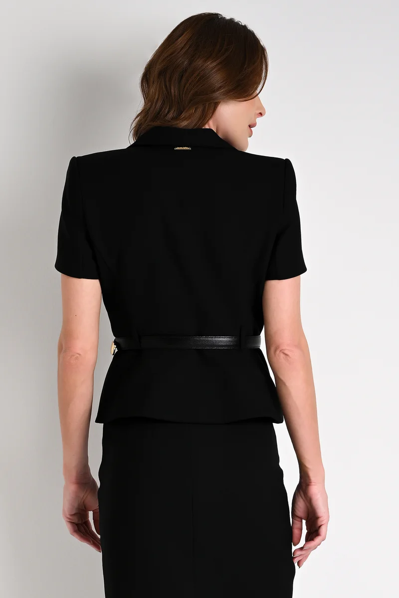 كارمن ستيفنز سترة قصيرة الأكمام بحزام أسود