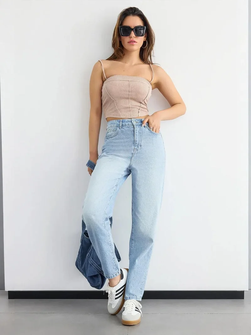 هيكاب بلوزة كامي بتصميم كورسيه مضلع مع درزة أمامية