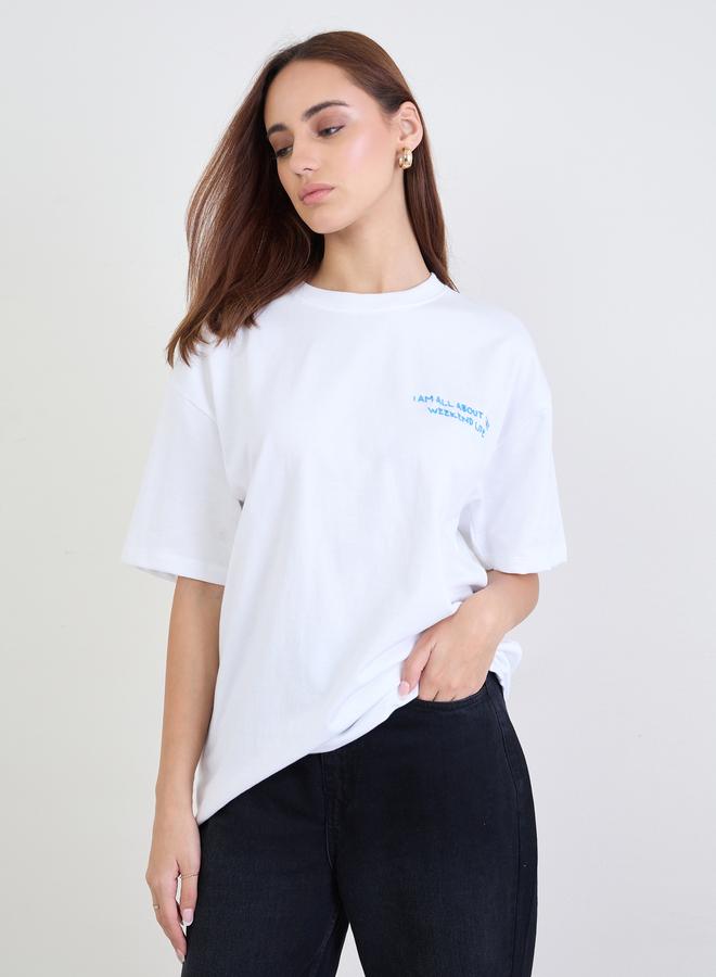 ستايلي تيشيرت واسع مُطرّز بكتابة - Image 3