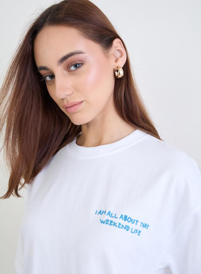 ستايلي تيشيرت واسع مُطرّز بكتابة - Image 4