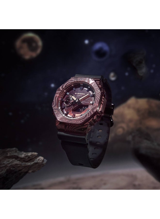 كاسيو ساعة كاسيو جي-شوك GM-2100MWG-1ADR للرجال أنالوج/ديجيتال، إطار ثماني معدني مطلي أيونياً بالبنفسجي بنقشة مجرّة، مقاومة ماء 200 متر، سوار ريزن كحلي شبه شفاف - Image 2