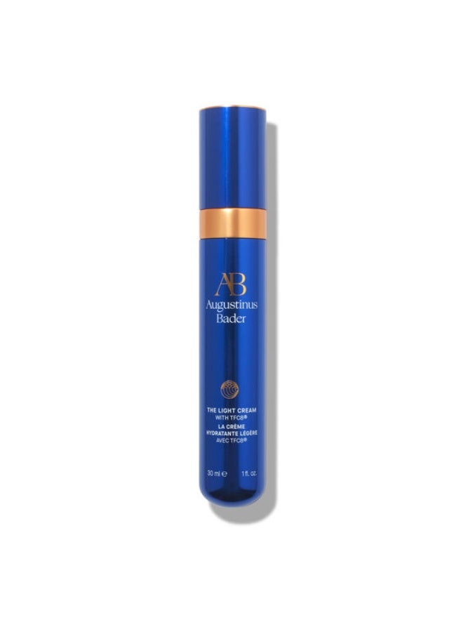 أوجستينوس بادر امنح بشرتك ترطيبًا عميقًا مع كريم Augustinus Bader The Light Cream، وهو علاج منعش للعناية بالبشرة مصمم للمساعدة في الحفاظ على نضارة البشرة وترطيبها. - Image 2